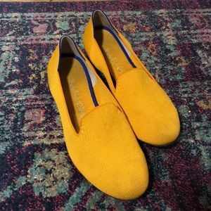 Lemondrop yellow Rothy’s loafers 🍋